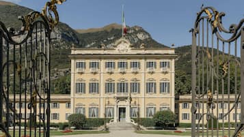 Villa (Sola Cabiati) | Premium bedding, down comforters, minibar, in-room safe