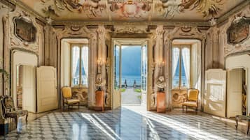 Villa (Sola Cabiati) | Ropa de cama de alta calidad, edredón y minibar