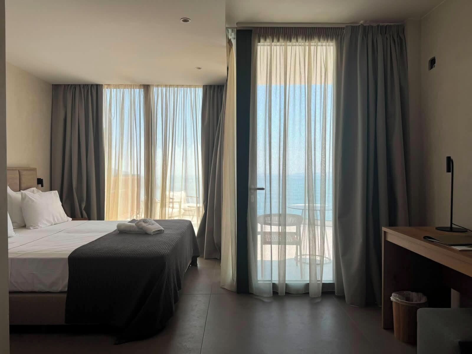 Special Offer - Junior Suite Sea View | Minibar, in-room safe, desk, laptop workspace