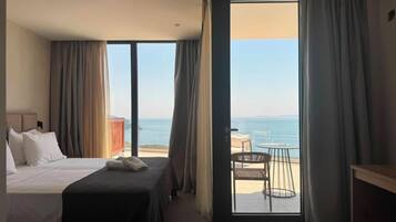 Junior Suite Sea View | Minibar, in-room safe, desk, laptop workspace