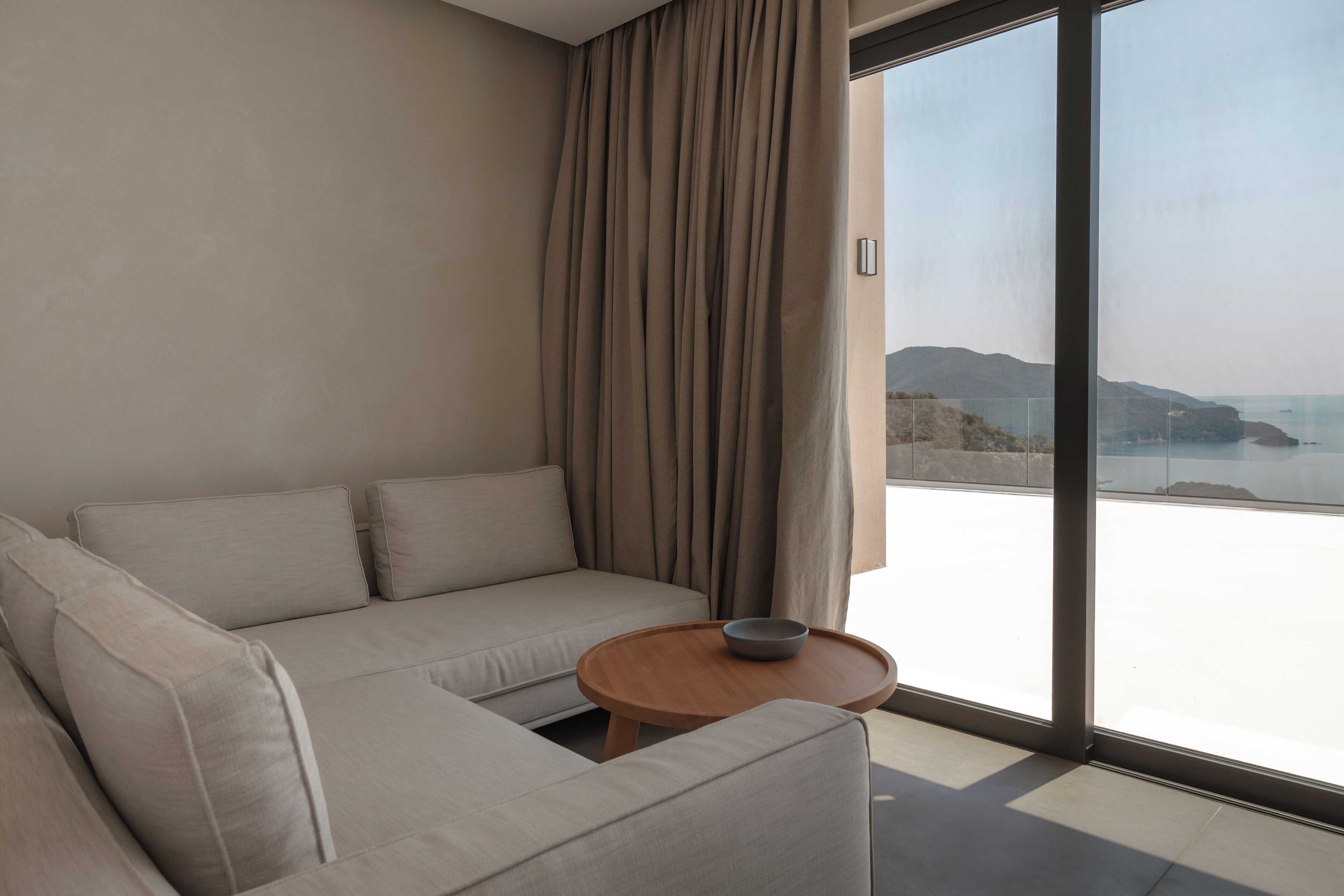Alon Sevou Master Suite Private Pool Sea View | Living area | Flat-screen TV