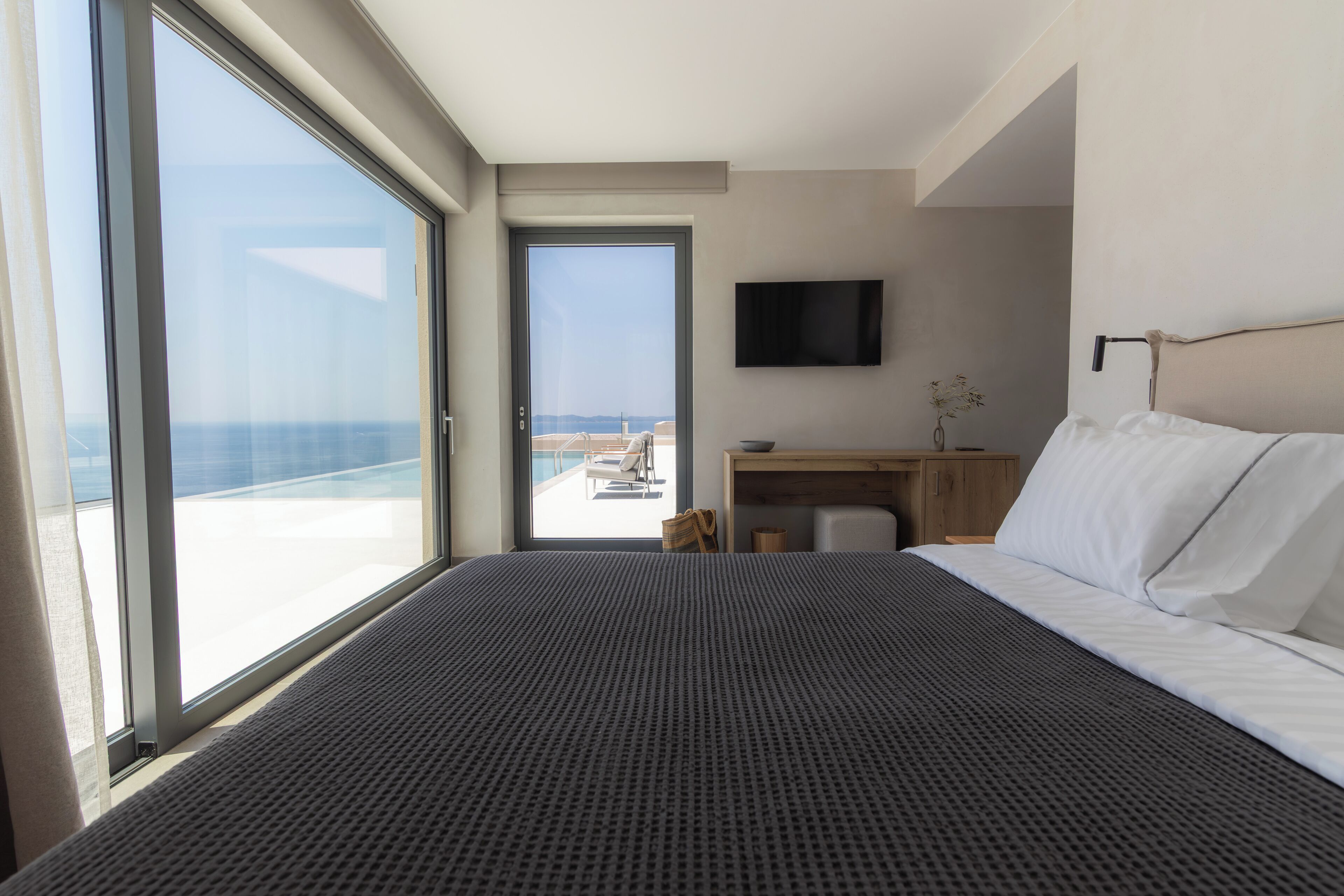 Alon Sevou Master Suite Private Pool Sea View | Minibar, in-room safe, desk, laptop workspace