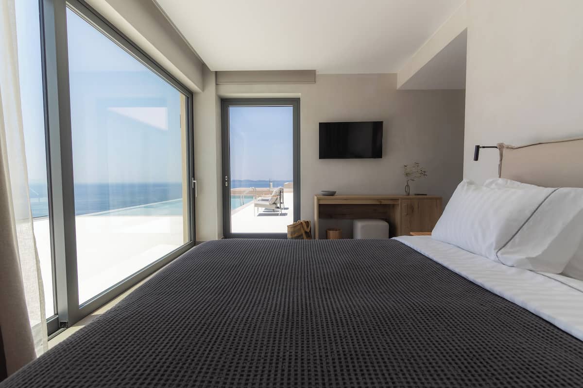 Alon Sevou Master Suite Private Pool Sea View | Minibar, in-room safe, desk, laptop workspace