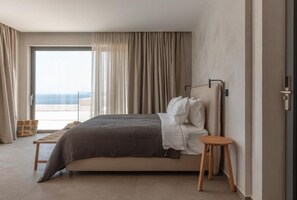 Minibar, in-room safe, desk, laptop workspace - Alon Sevou Boutique Hotel (Igoumenitsa)