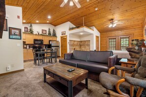 Interior - Snuggle-up in a Cabin for Two - Fireplace & Jacuzzi Tub - Minutes from Shows! (Branson)