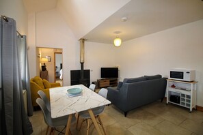 TV - Hare Cottage, Covenham Holiday Cottages (Louth)