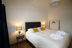 2 dormitorios, tabla de planchar con plancha, wifi y ropa de cama