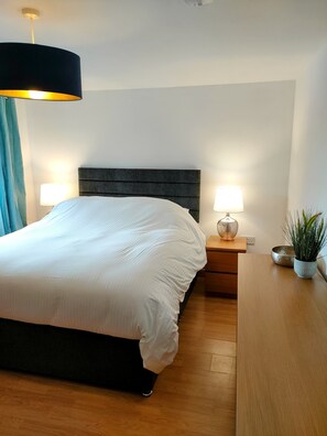 2 bedrooms, iron/ironing board, travel crib, WiFi - Owl Lodge, Covenham Holiday Lodges (Louth)