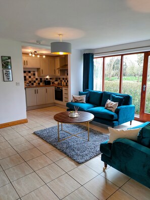 TV - Owl Lodge, Covenham Holiday Lodges (Louth)