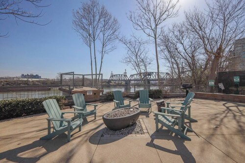 Happiness on Nashville's Riverfront - 2Bed 2Bath