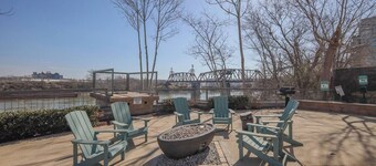 Happiness on Nashville's Riverfront - 2Bed 2Bath