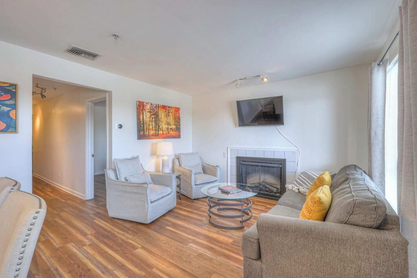 智能电视、壁炉