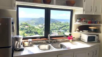 大冰箱、微波炉、烤箱、炉灶