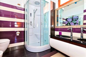 Bañera, bañera de hidromasaje, secador de pelo, bidet