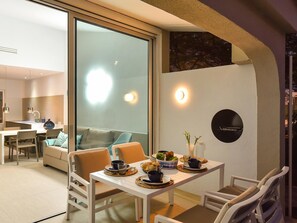 Outdoor dining - New VelSuites I by VillaGranCanaria (Playa del Ingles)