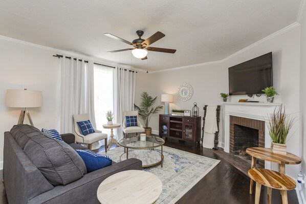 ファミリー デュープレックス 禁煙 | リビングルーム