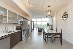 Private kitchen - Sophisticated Nashville Condo | Corporate Rental (Nashville)
