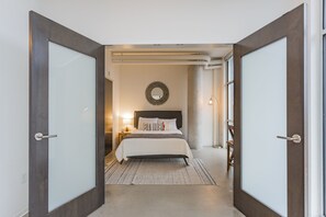 1 bedroom, iron/ironing board, cribs/infant beds - Sophisticated Nashville Condo | Corporate Rental (Nashville)