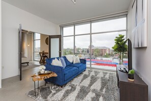 Living area - Sophisticated Nashville Condo | Corporate Rental (Nashville)
