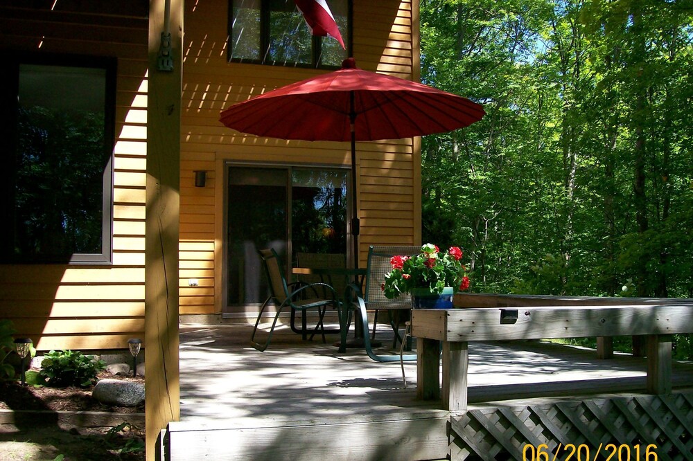 Clean and Cozy, Beautiful, well kept Trout Creek Condominium