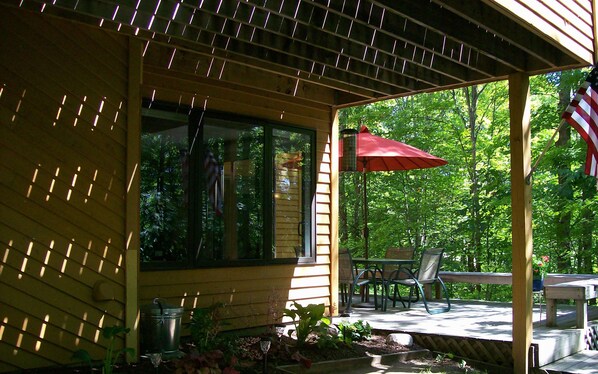 Outdoor dining - Clean and Cozy, Beautiful, well kept Trout Creek Condominium (Harbor Springs)