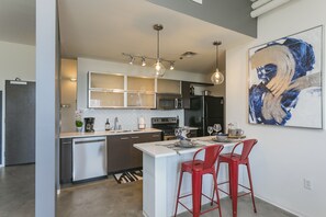 Private kitchen - Mid Century Modern Downtown Condo | 30+ Night Min (Nashville)