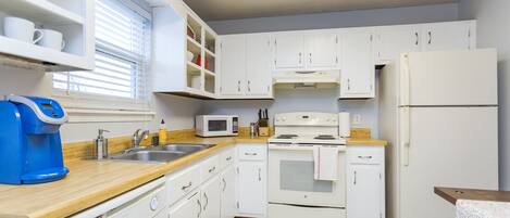 Family Duplex, Non Smoking | Private kitchen | Stovetop