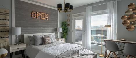 1 slaapkamer, een strijkplank/strijkijzer, babybedden (toeslag)