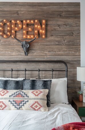 1 quarto, ferros/tábuas de passar roupa, berços (sobretaxa)