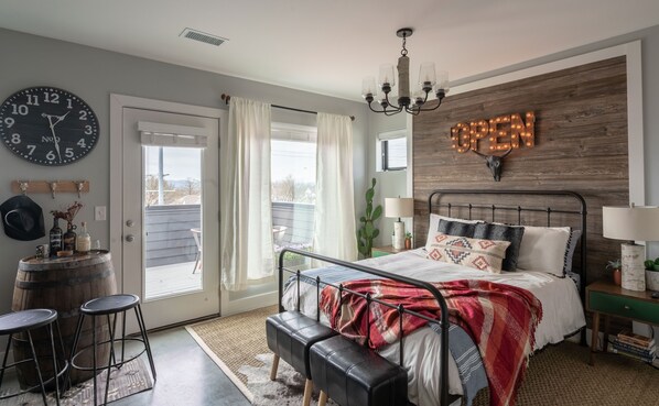 1 bedroom, iron/ironing board, cots/infant beds - Rustic Luxe Studio Apartment with Rooftop Deck (Nashville)