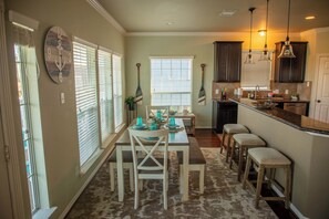 Dining - Portofino Bayfront Escape 3br2bth Hot Tub (Seabrook)