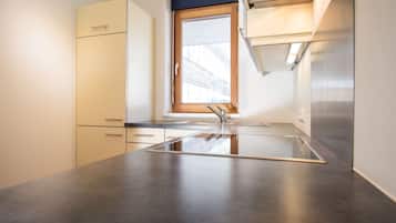 Appartamento (incl Cleaning Fee, City Tax & Laundry) | Cucina privata | Frigorifero, microonde, forno, piano cottura