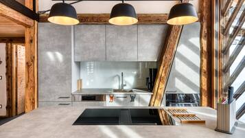 Deluxe Chalet (incl. Cleaning Fee & City Tax) | Private kitchen | Fridge, oven, stovetop, dishwasher