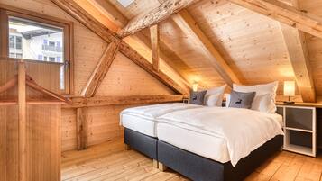 Deluxe Chalet (incl. Cleaning Fee & City Tax) | 4 bedrooms, free cribs/infant beds, travel crib, free WiFi
