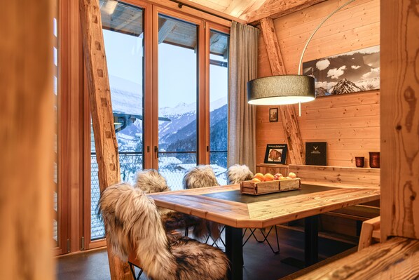 Deluxe Chalet (incl. Cleaning Fee & City Tax) | Living area | TV