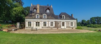 Charming cottage on the banks of the Mayenne river