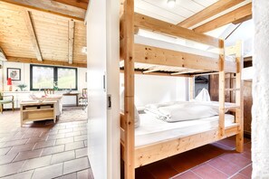 Appartamento (incl Cleaning Fee, City Tax & Laundry) | 2 camere, con stile personalizzato, una scrivania, postazione laptop