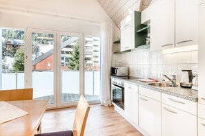Apartment Mountain View (incl. Cleaning Fee & City Tax) | Eget kök | Kylskåp, ugn, spishäll och diskmaskin