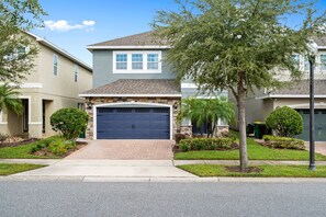 Exterior - Encore Resort 6 Bedroom Home with Pool (2301) (Kissimmee)