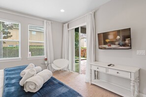 6 bedrooms, desk, iron/ironing board, free WiFi