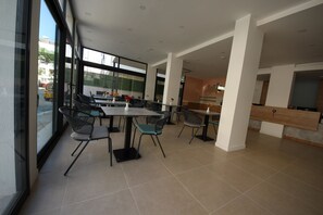 Desayuno buffet incluido todos los días 