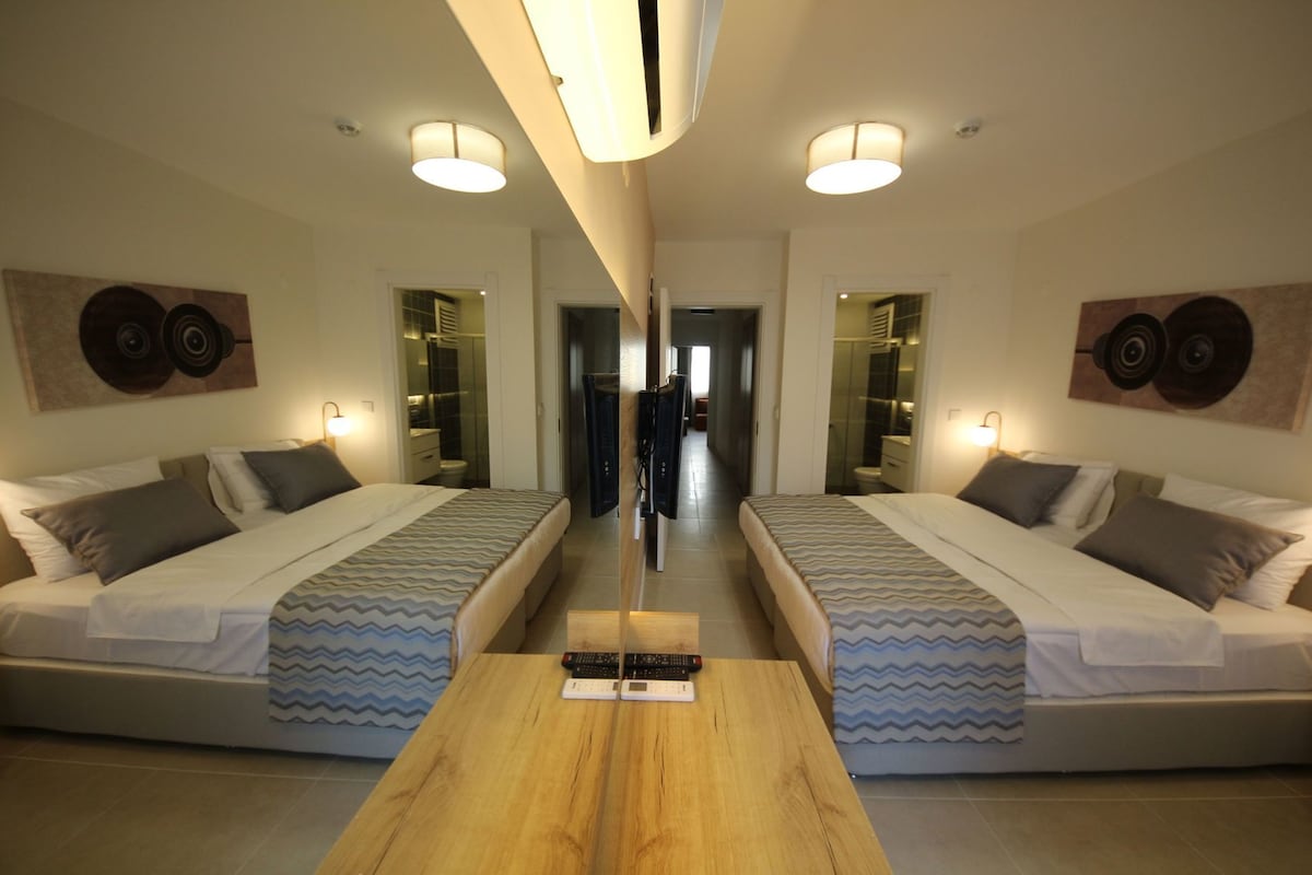 Egyptian cotton sheets, premium bedding, minibar, in-room safe