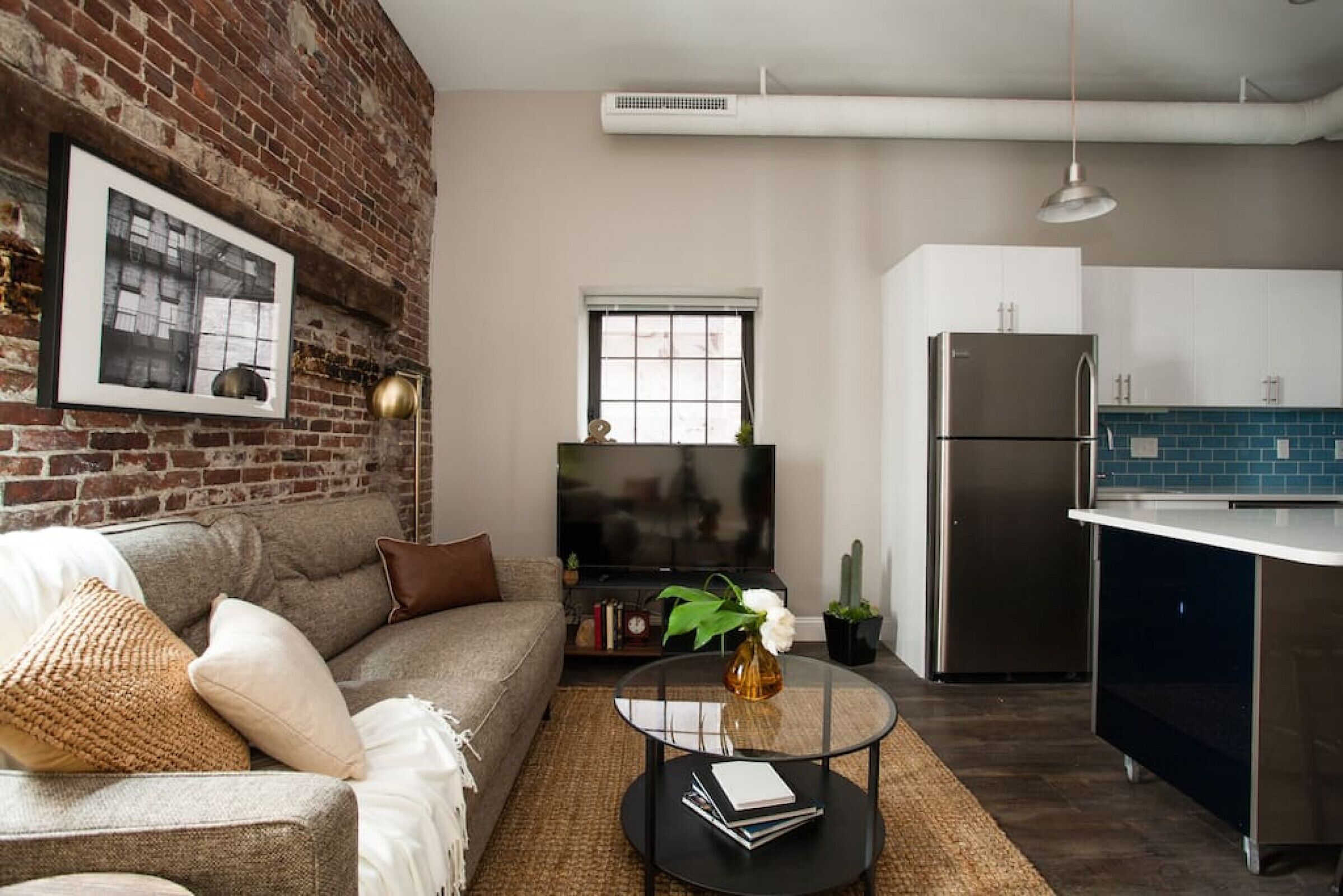 Luxury Furnished Loft near Park Street Station