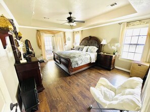 4 bedrooms, iron/ironing board, free WiFi, bed sheets - Outdoor PARADISE with Bar,New hot tub2022,NEW POOL 2024, PET FRIENDLY (Hot Springs)