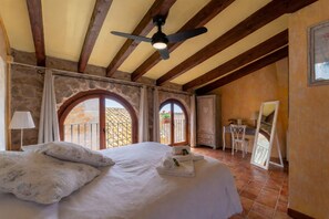 6 chambres, fer et planche à repasser, Wi-Fi gratuit, draps fournis