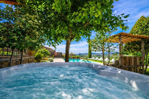 Cal París: cottage with pool and jacuzzi