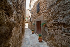 تفاصيل الفندق من الخارج