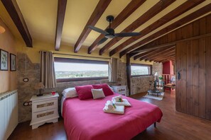 6 عدّة غرف نوم ومكواة/لوح كي وسرير سفر وواي فاي مجانًا