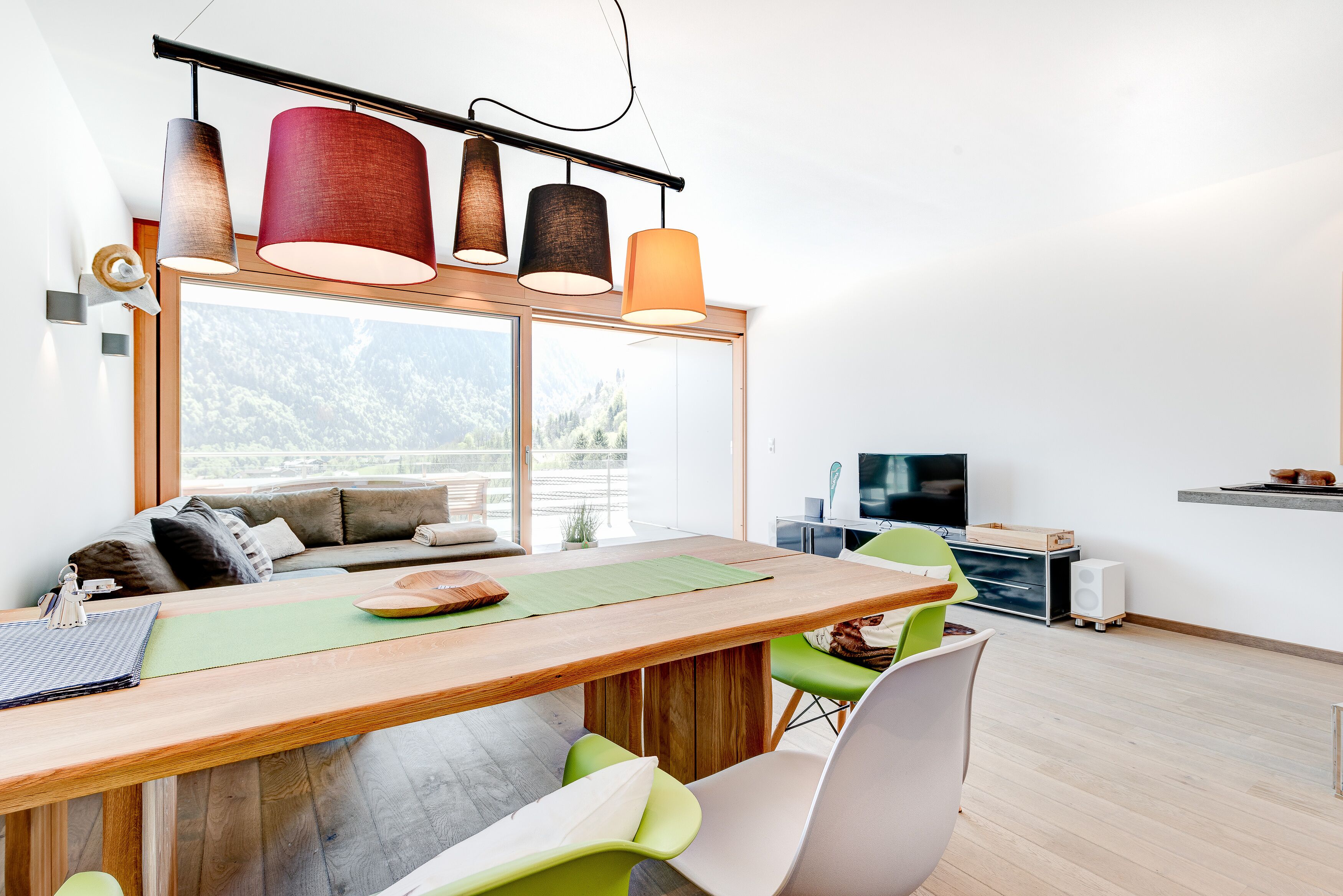 Apartment Valbona Blick (incl. Cleaning Fee, City Tax & Laundry Package) | Oleskelualue | 50–senttinen televisio, jossa kaapelikanavat