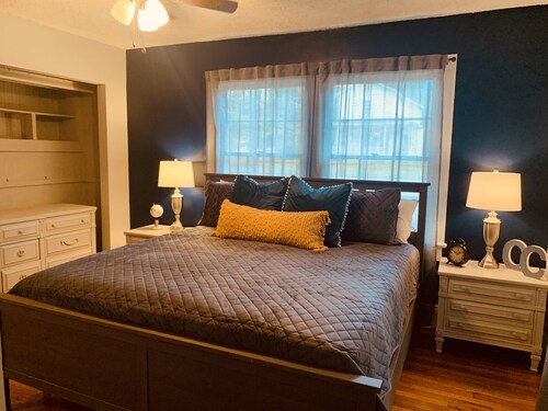 Charming Downtown Cottage